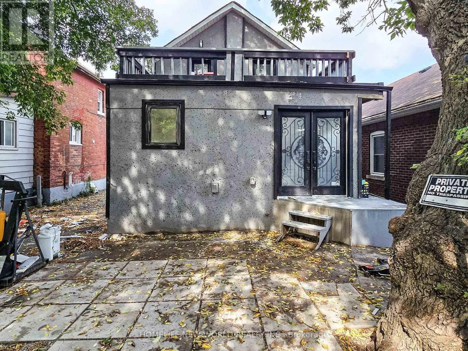 11 MAPLE STREET