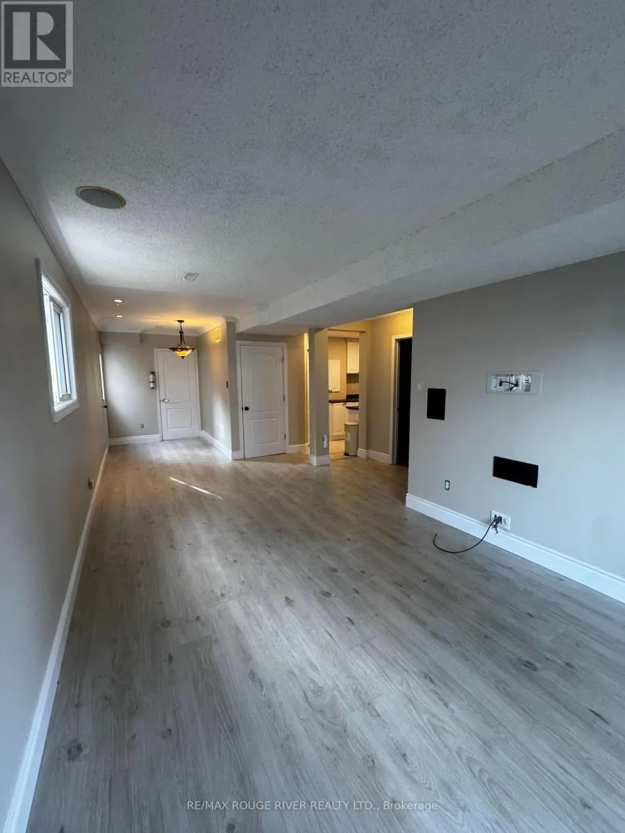 LOWER - 40 FARNCOMB CRESCENT, #Lower