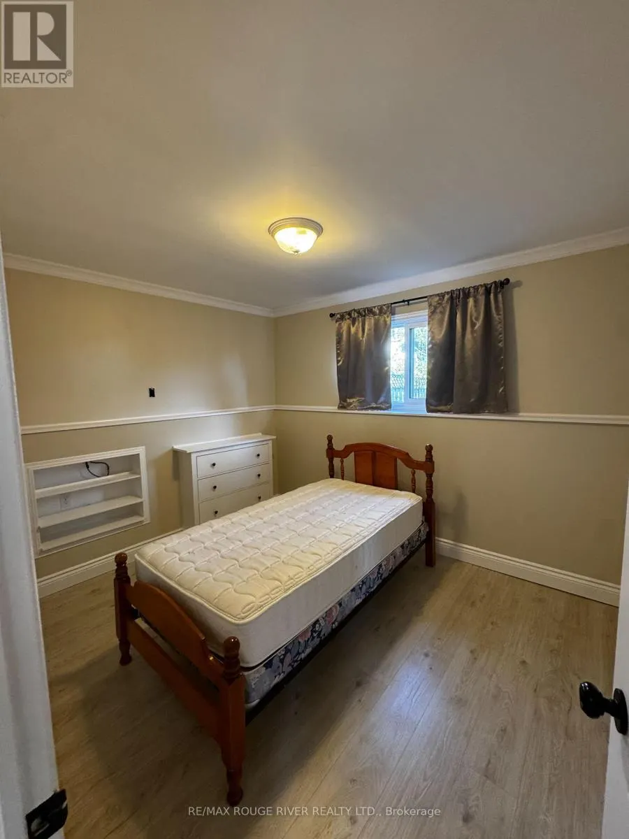 LOWER - 40 FARNCOMB CRESCENT, #Lower