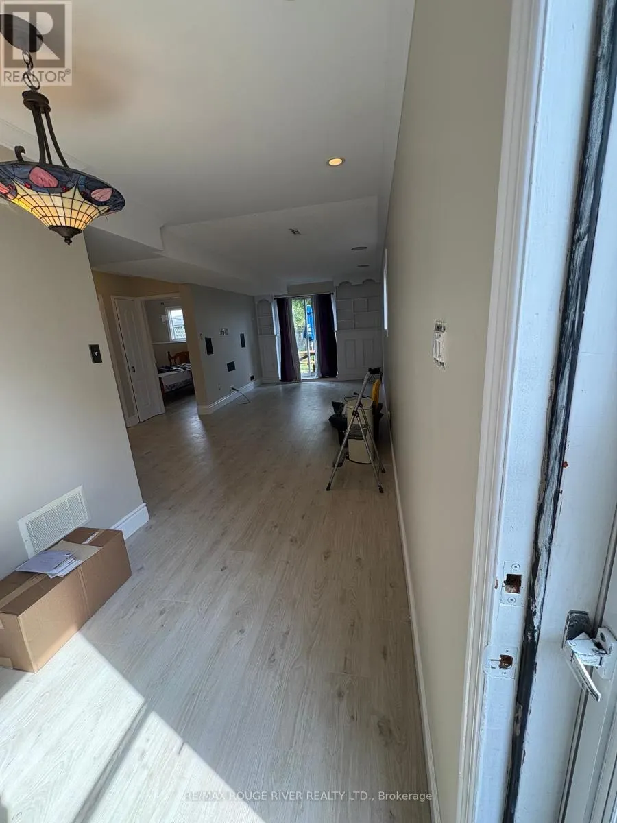 LOWER - 40 FARNCOMB CRESCENT, #Lower