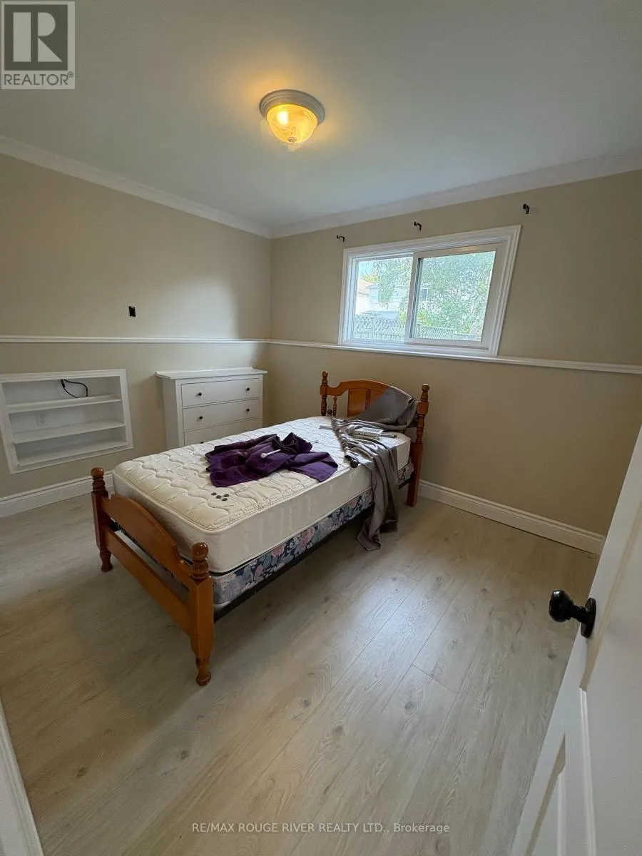 LOWER - 40 FARNCOMB CRESCENT, #Lower