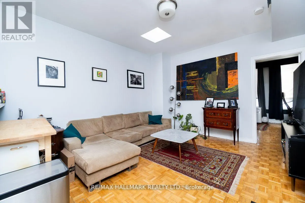 1 - 804 QUEEN STREET E