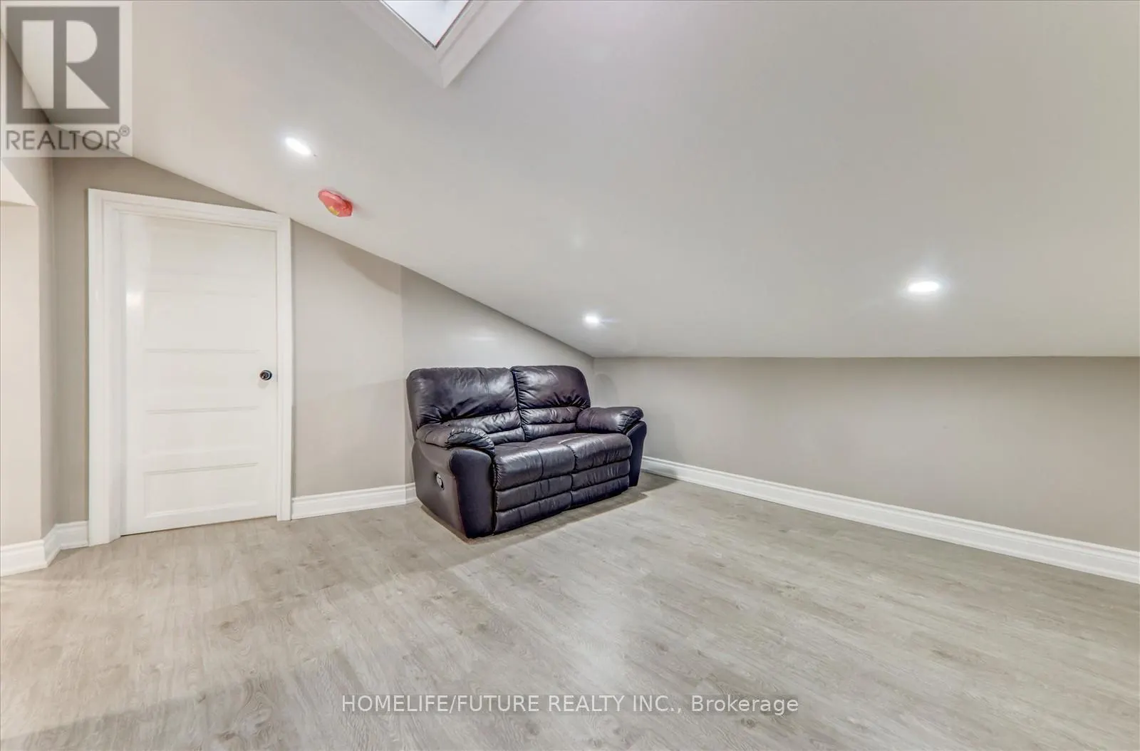 585 WILSON ROAD N
