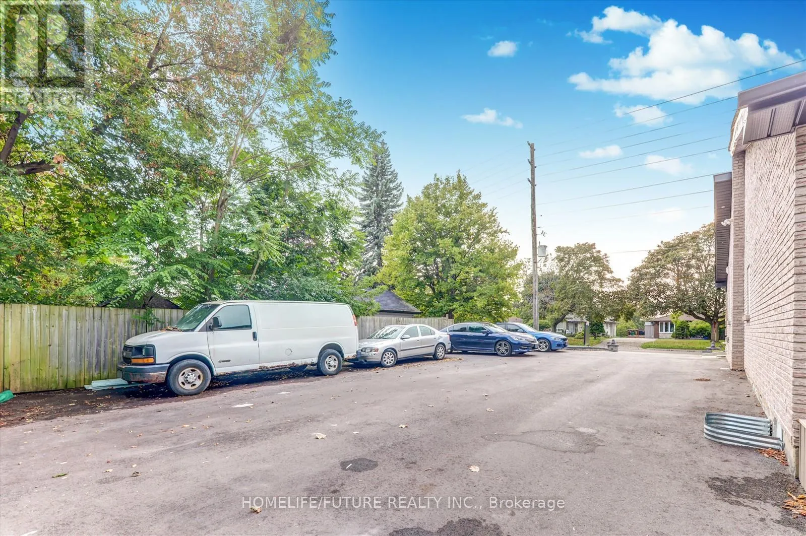 585 WILSON ROAD N