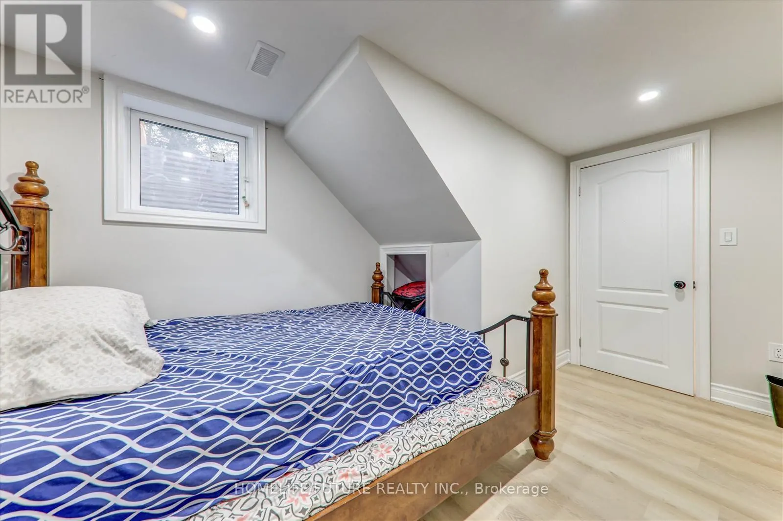 585 WILSON ROAD N