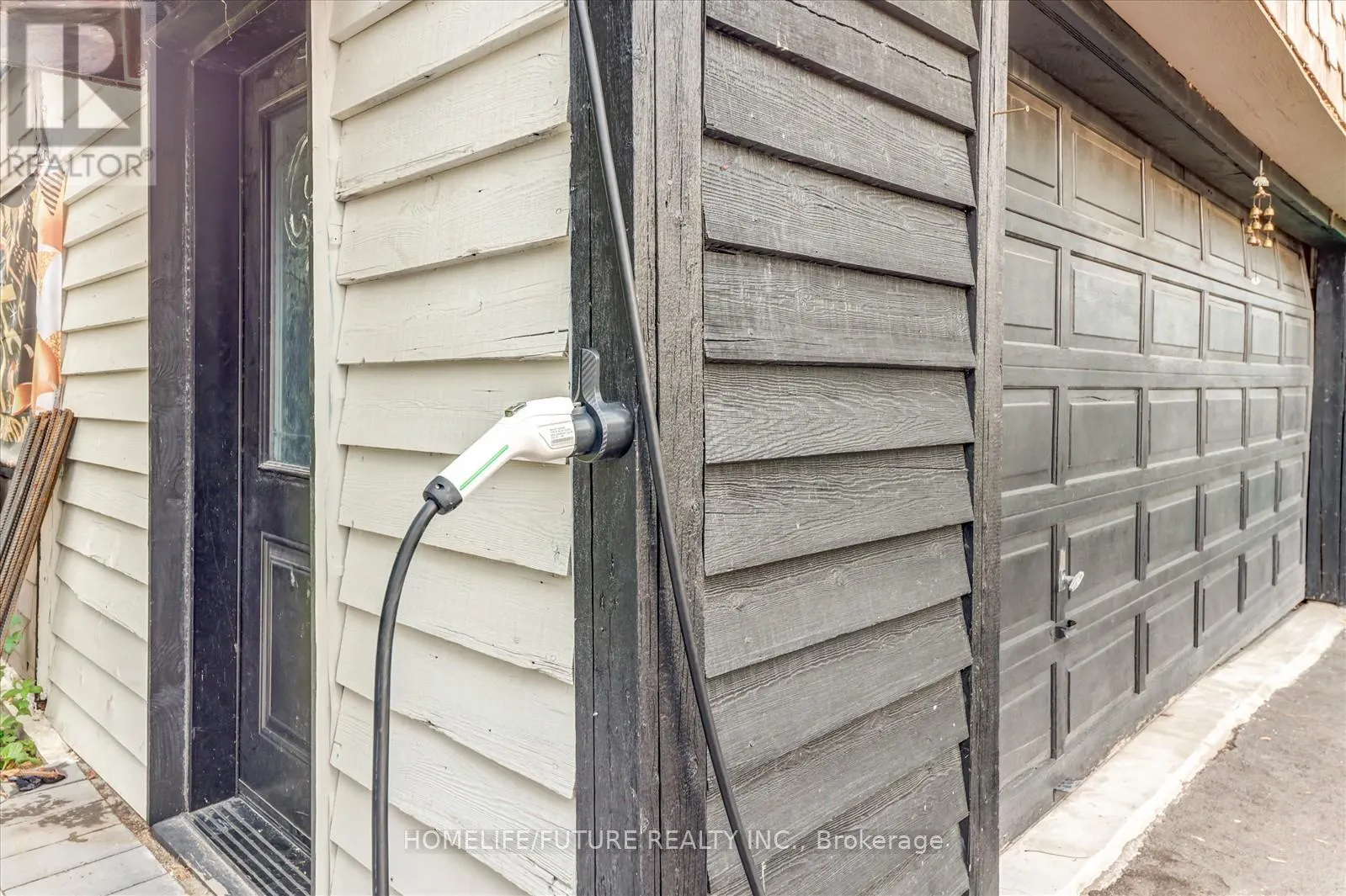 585 WILSON ROAD N