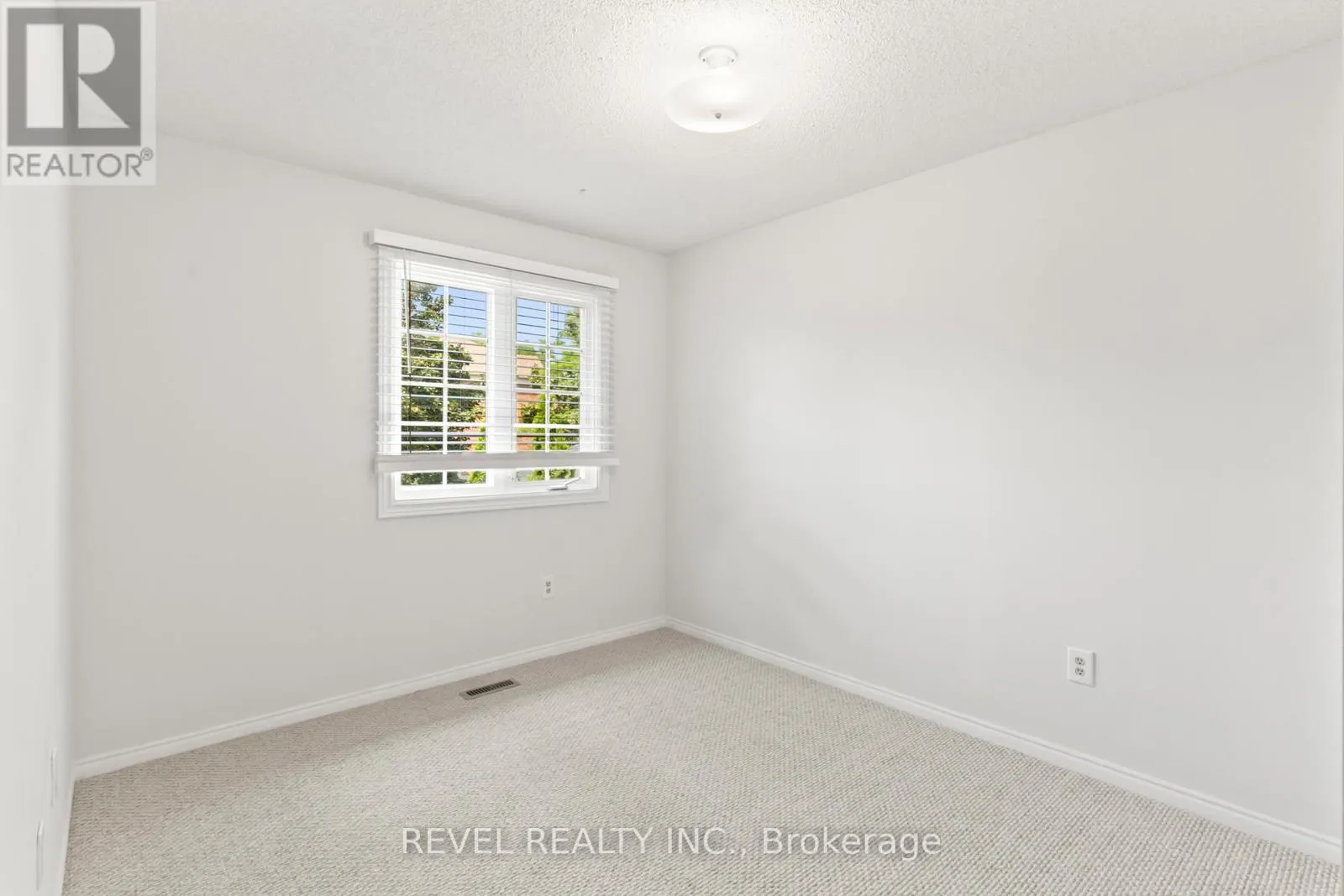 56 - 10 BASSETT BOULEVARD, #56