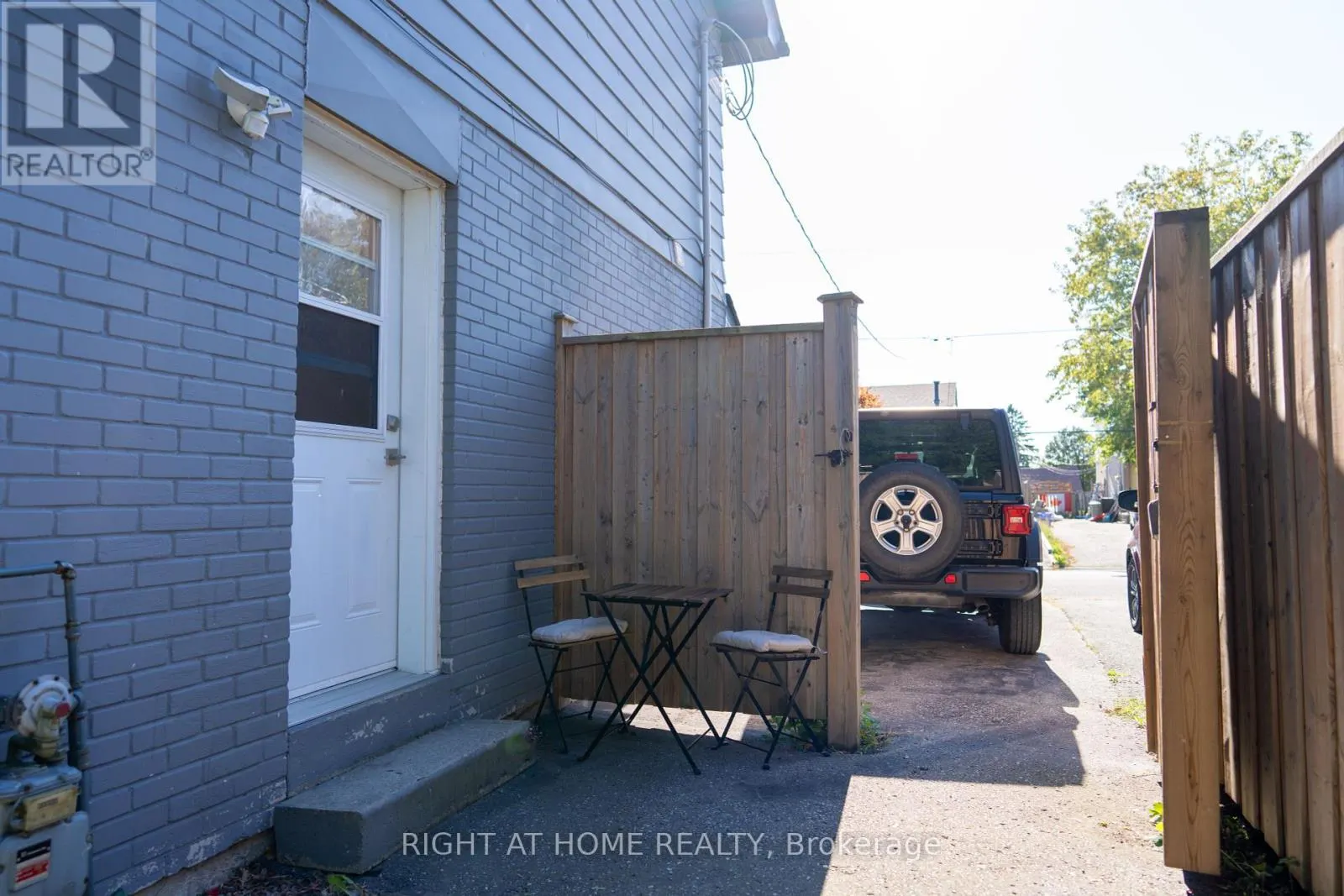 1361 LAKEFIELD STREET