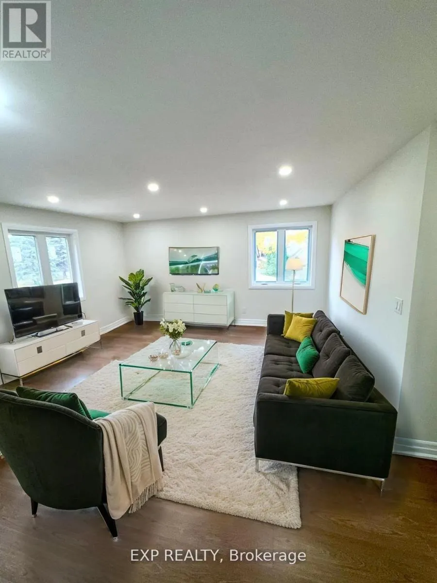 910 WILLIAM BOOTH CRESCENT