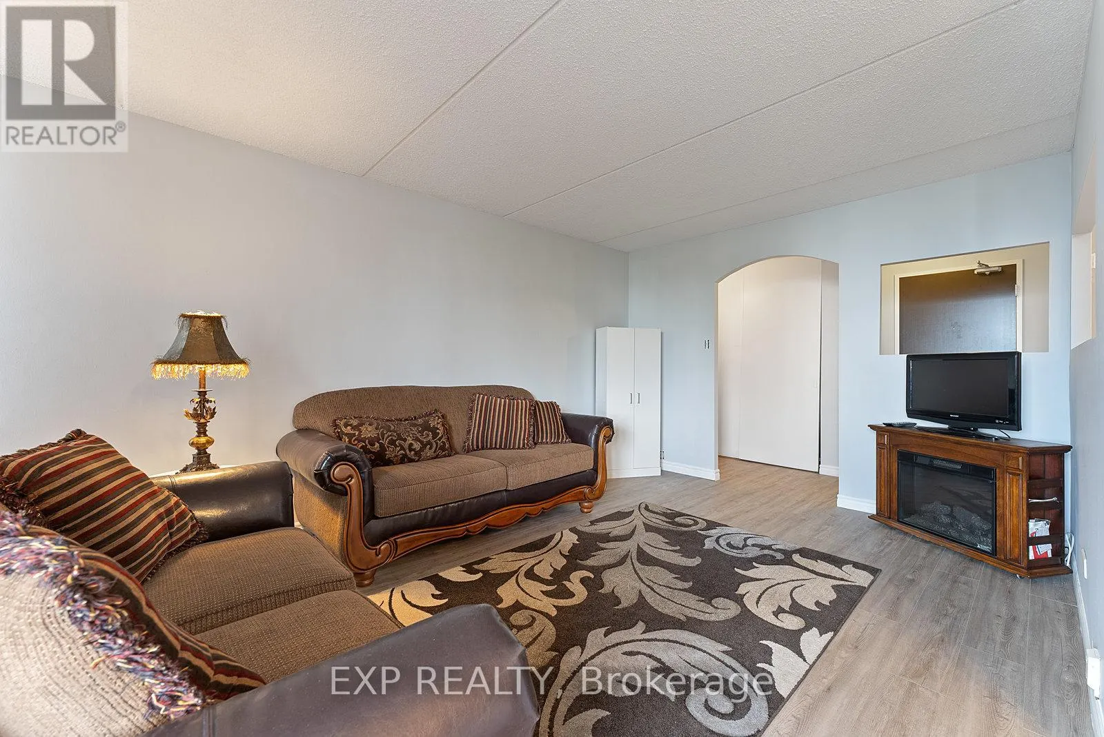 612 - 2 GLAMORGAN AVENUE