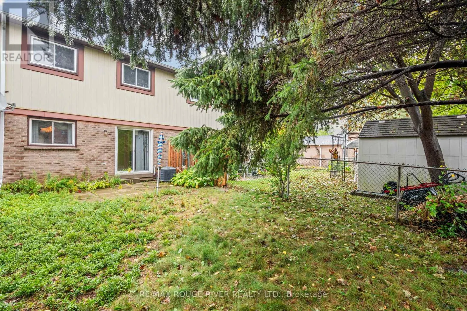 6 SCOTNEY GROVE