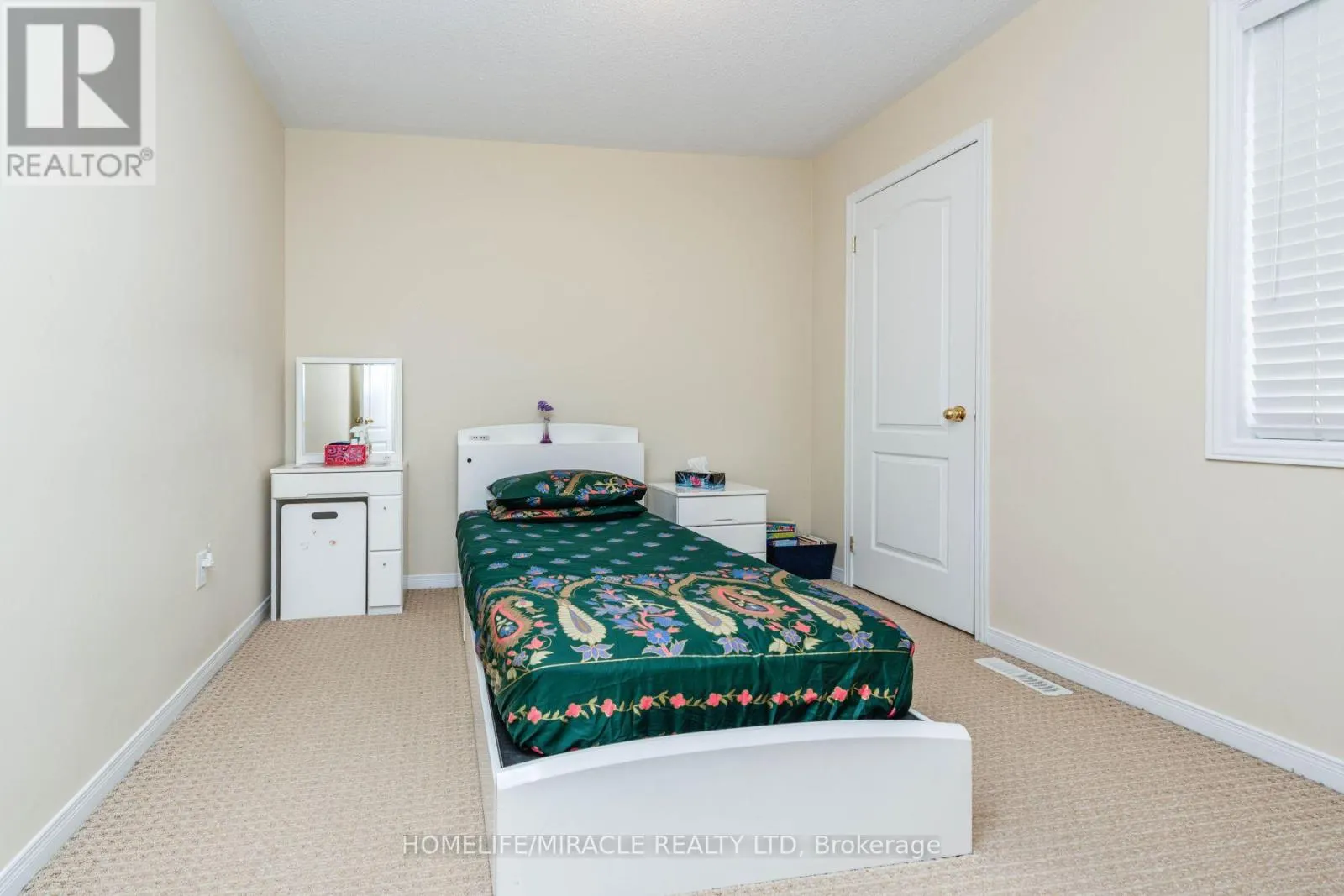 8 SOLWAY CRESCENT