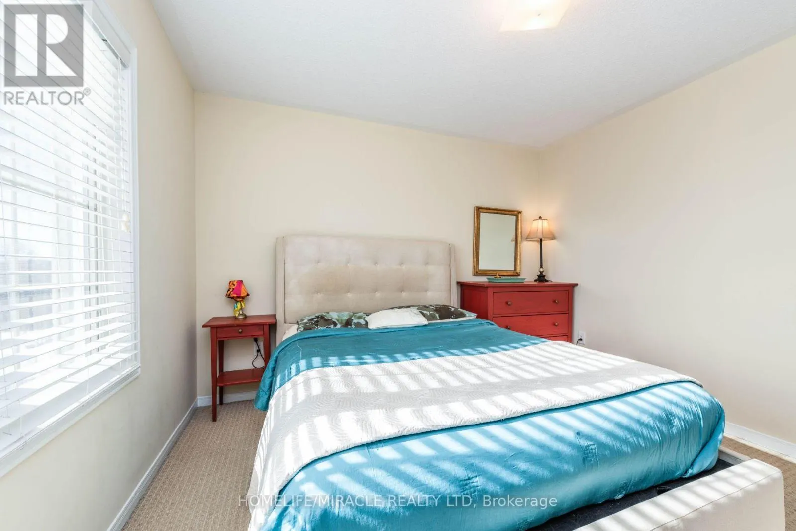 8 SOLWAY CRESCENT