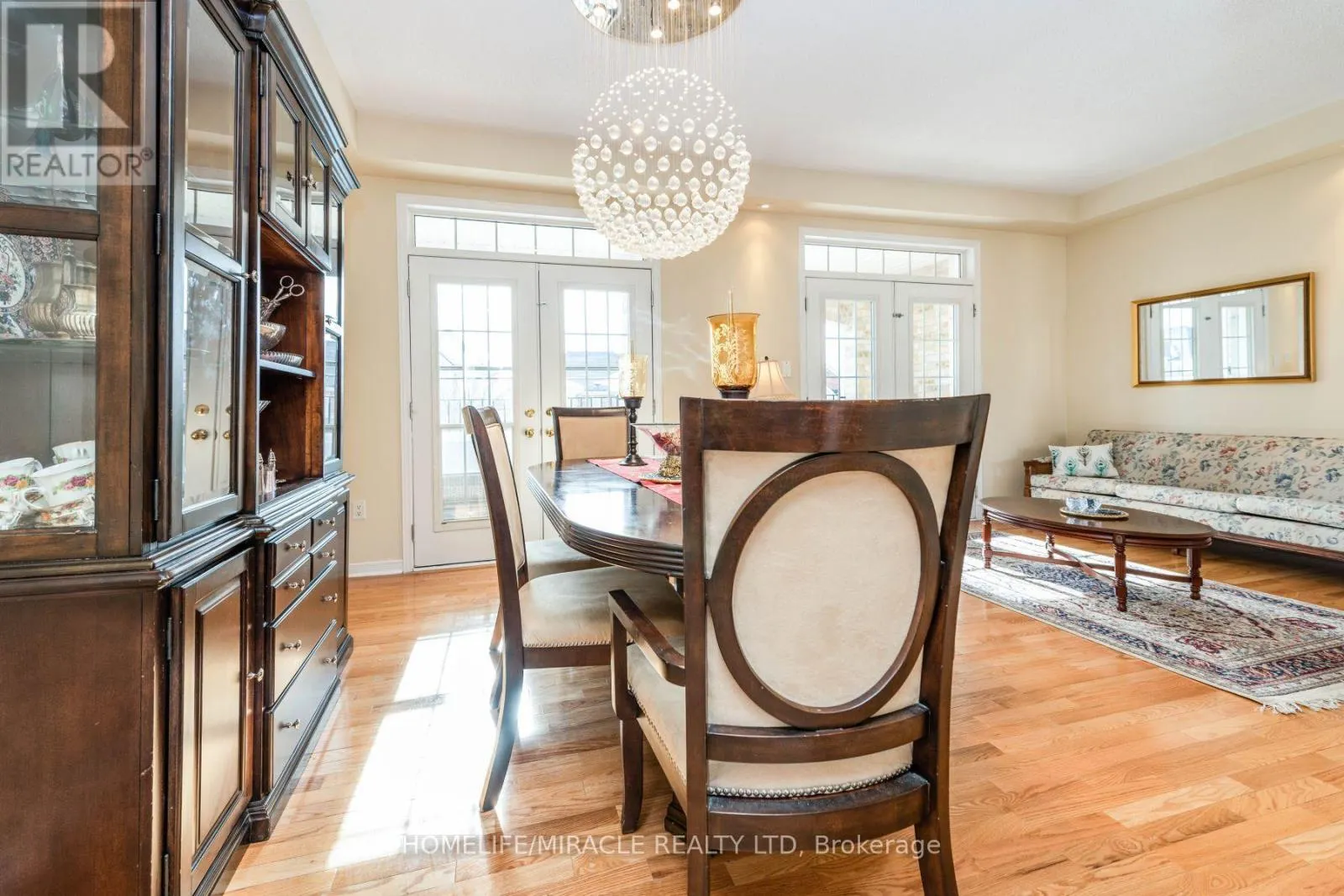 8 SOLWAY CRESCENT