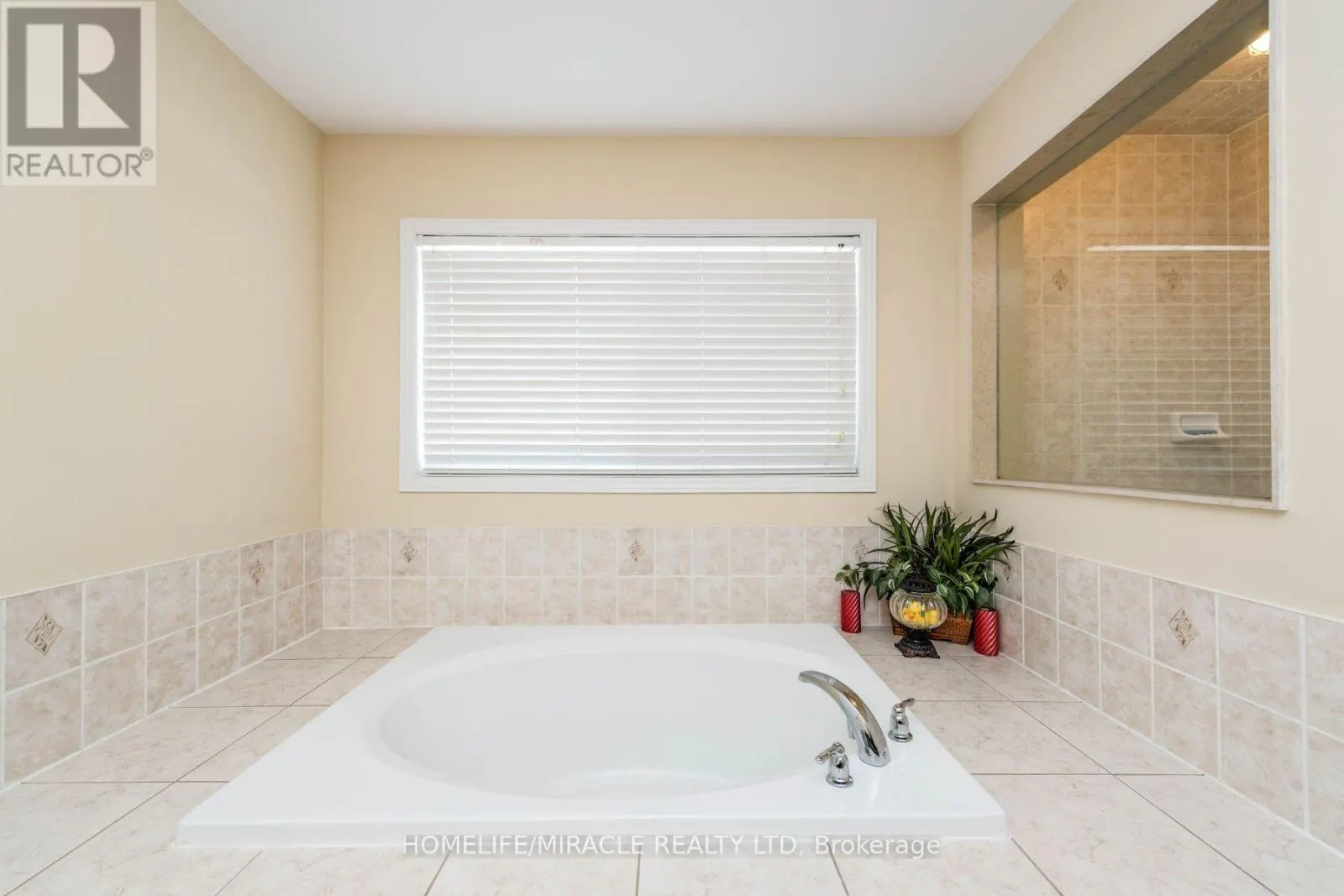 8 SOLWAY CRESCENT