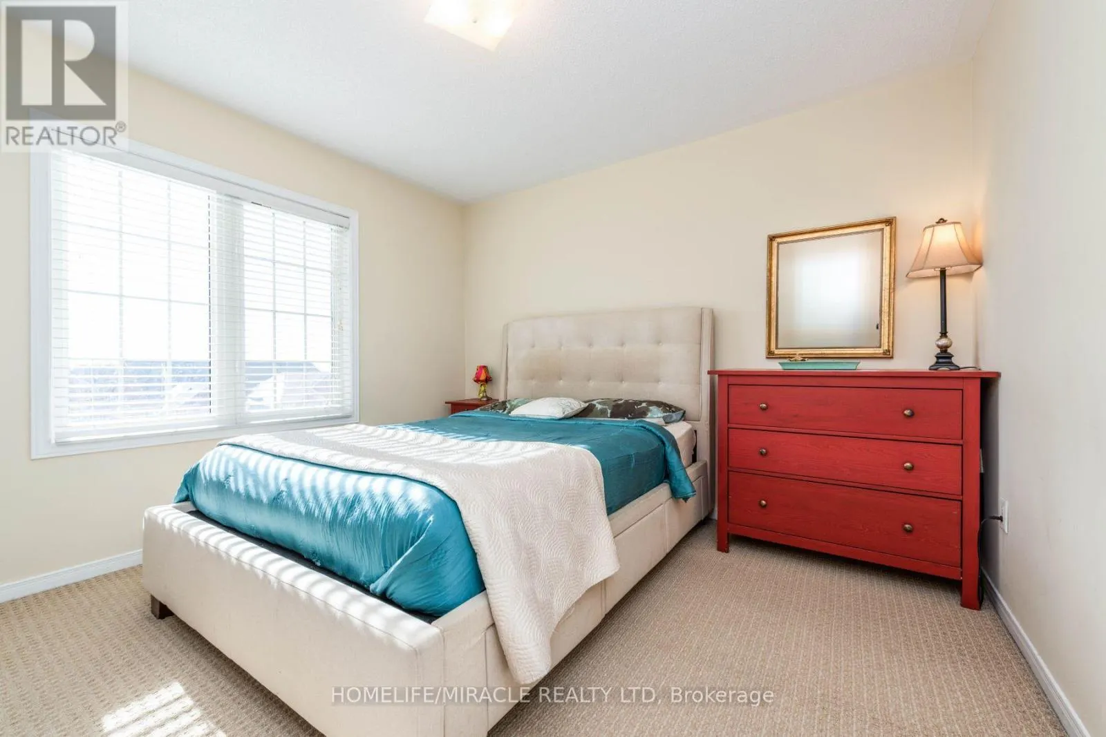 8 SOLWAY CRESCENT