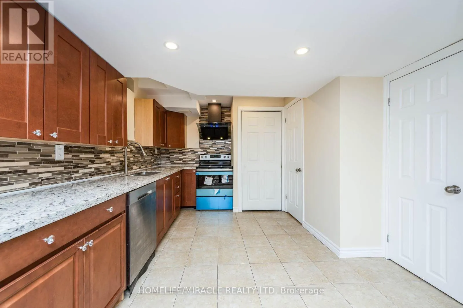 8 SOLWAY CRESCENT