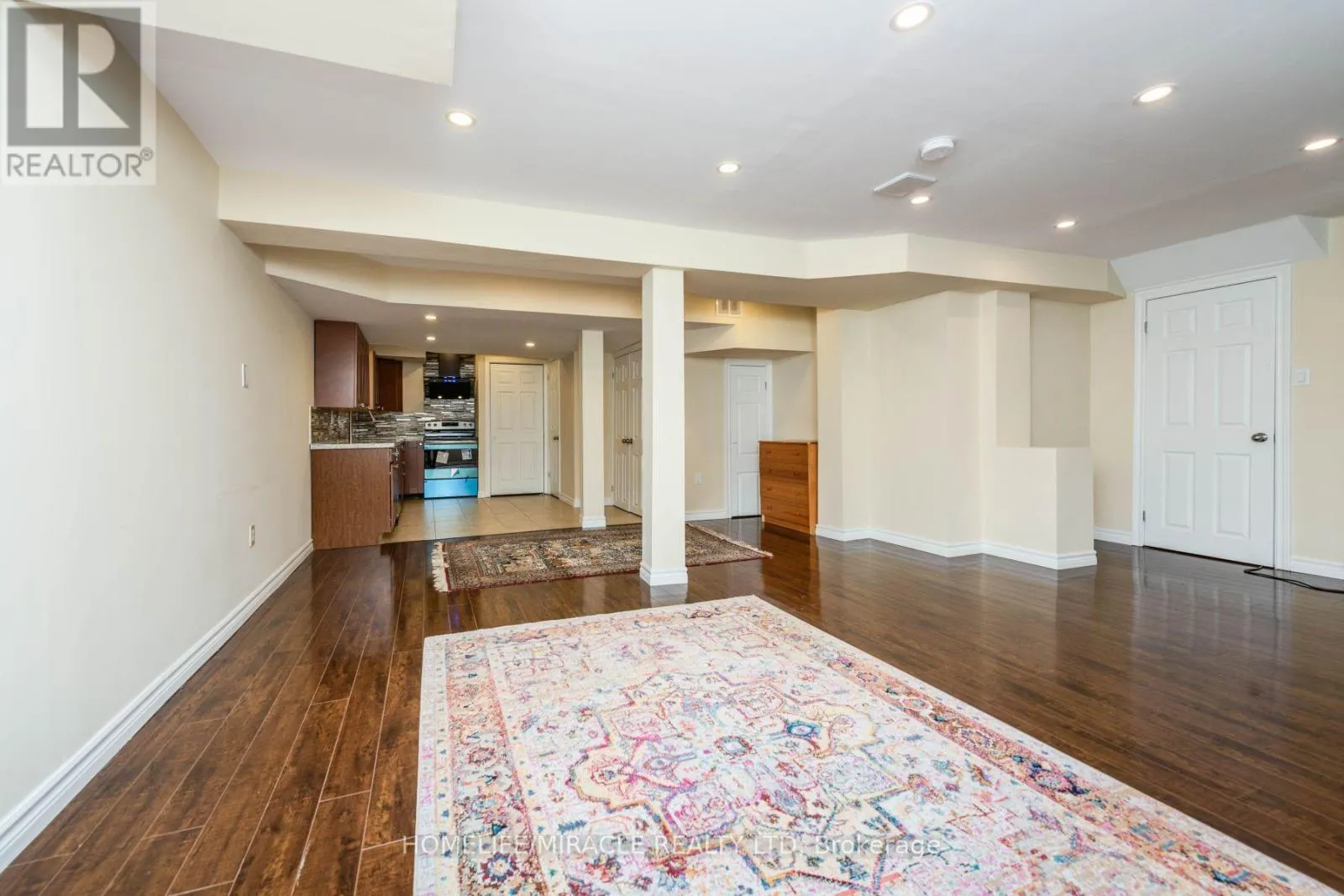 8 SOLWAY CRESCENT