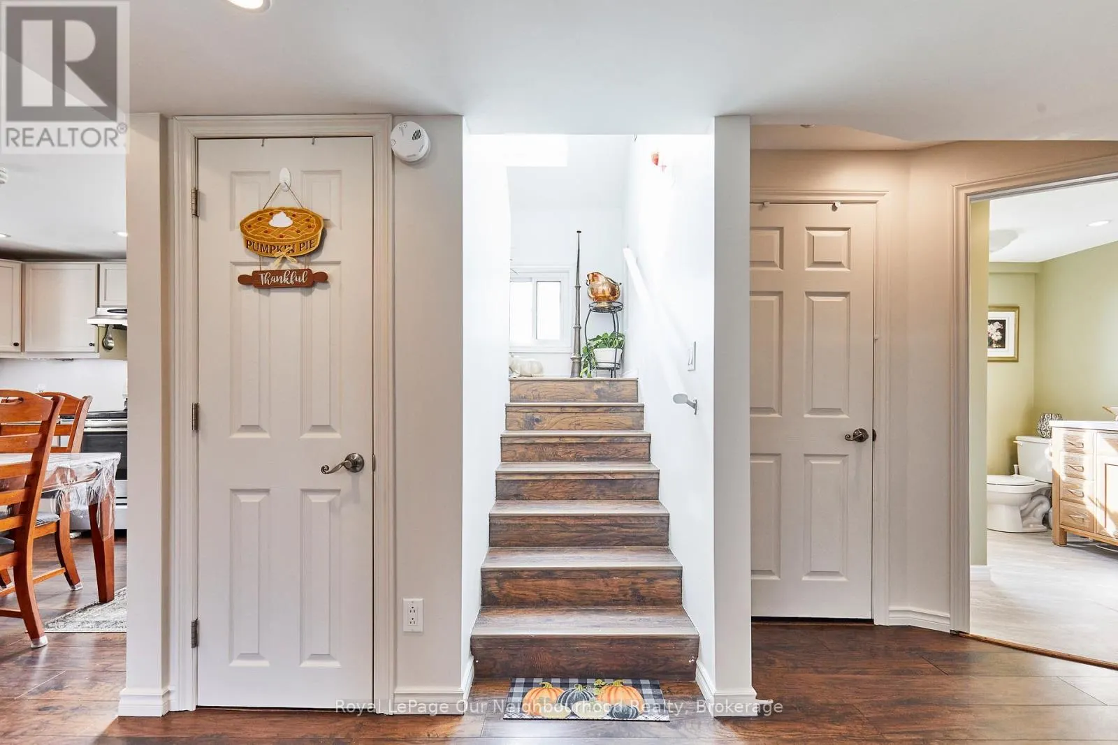 738 SIMCOE STREET N