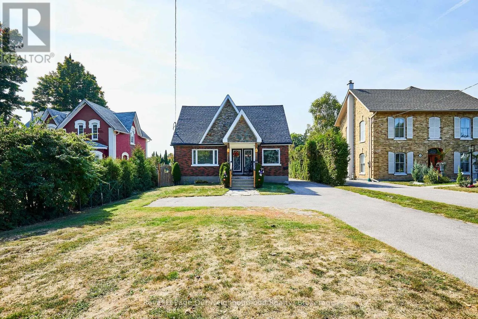 738 SIMCOE STREET N