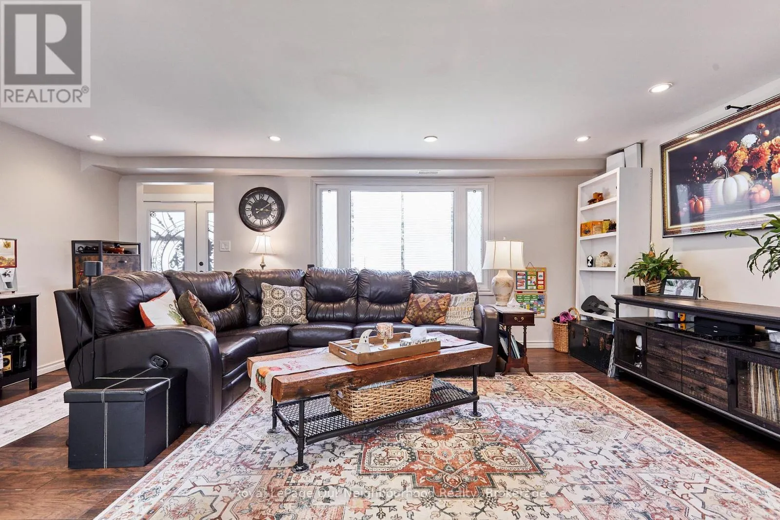 738 SIMCOE STREET N