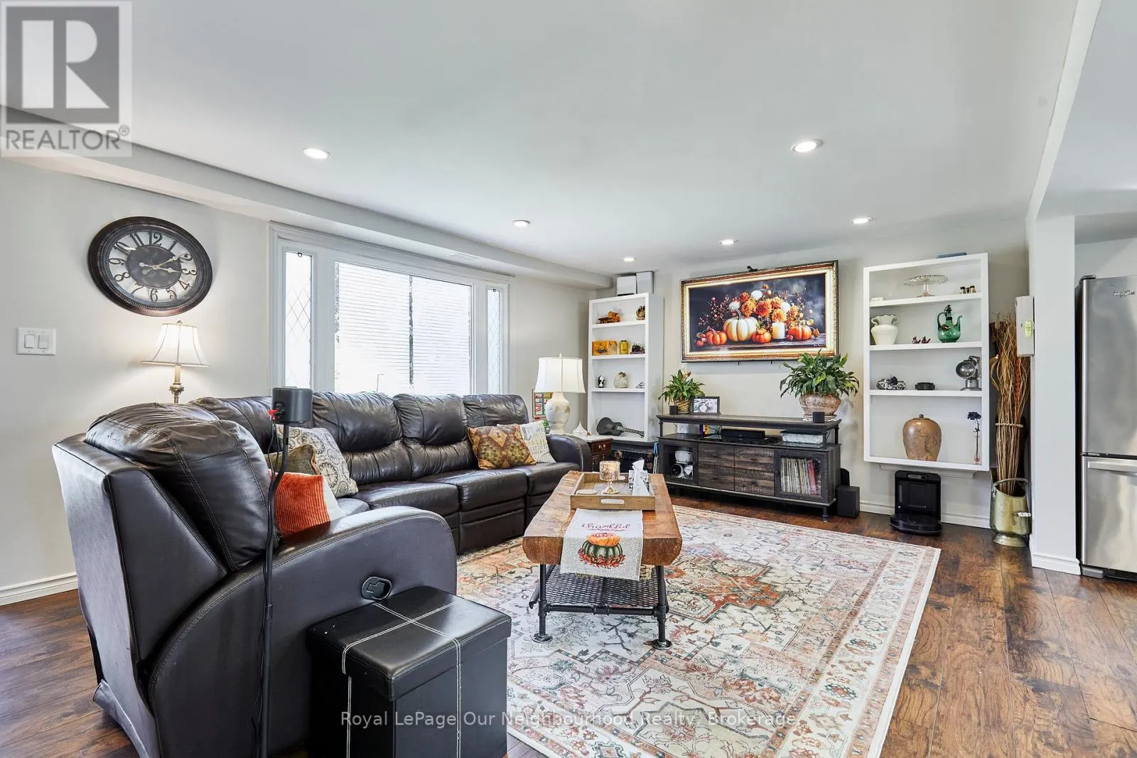 738 SIMCOE STREET N