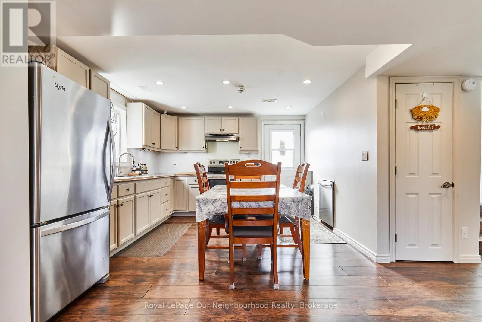 738 SIMCOE STREET N