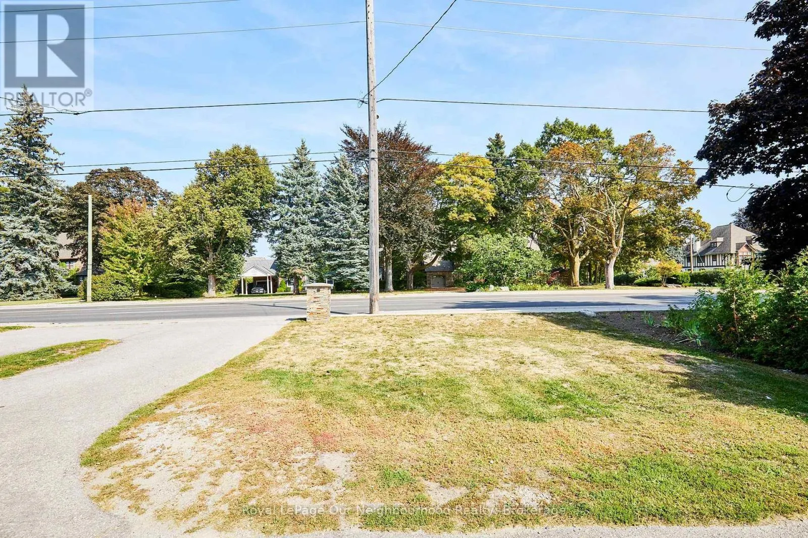 738 SIMCOE STREET N