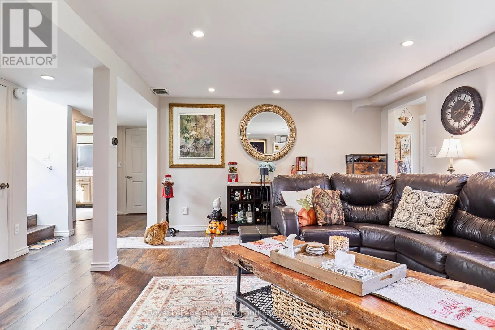 738 SIMCOE STREET N
