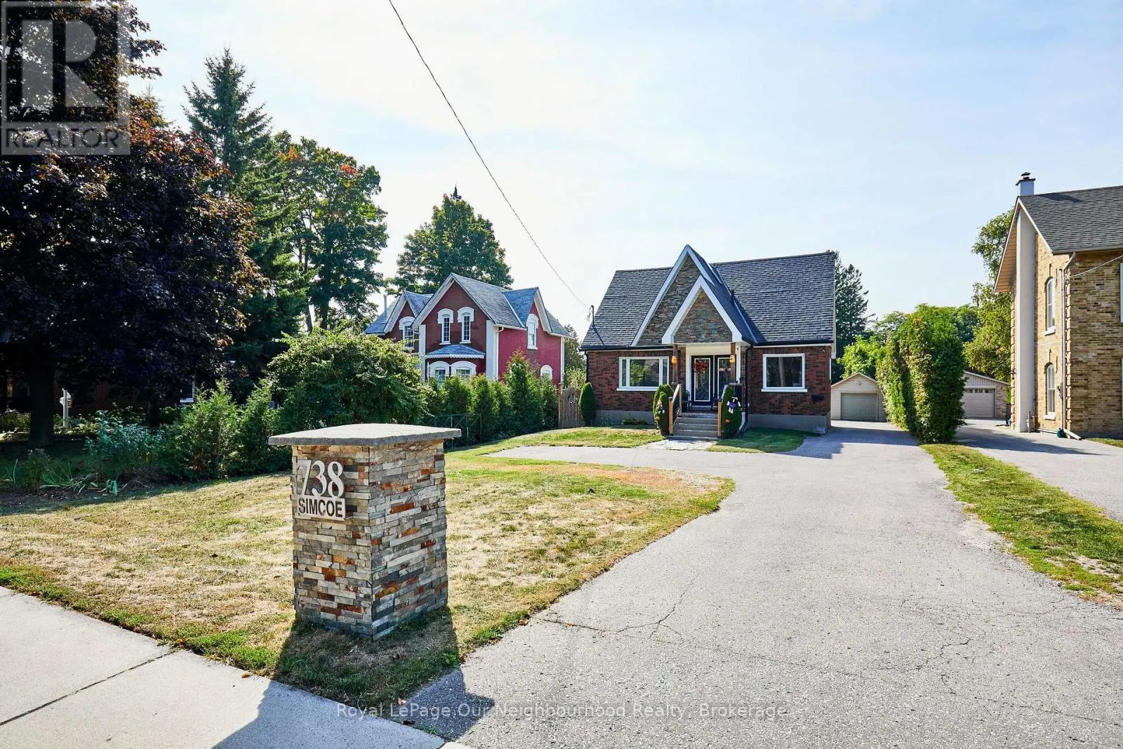 738 SIMCOE STREET N