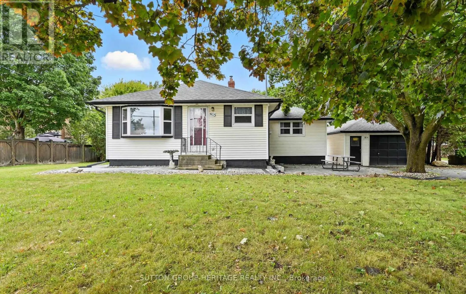 405 COLUMBUS ROAD W