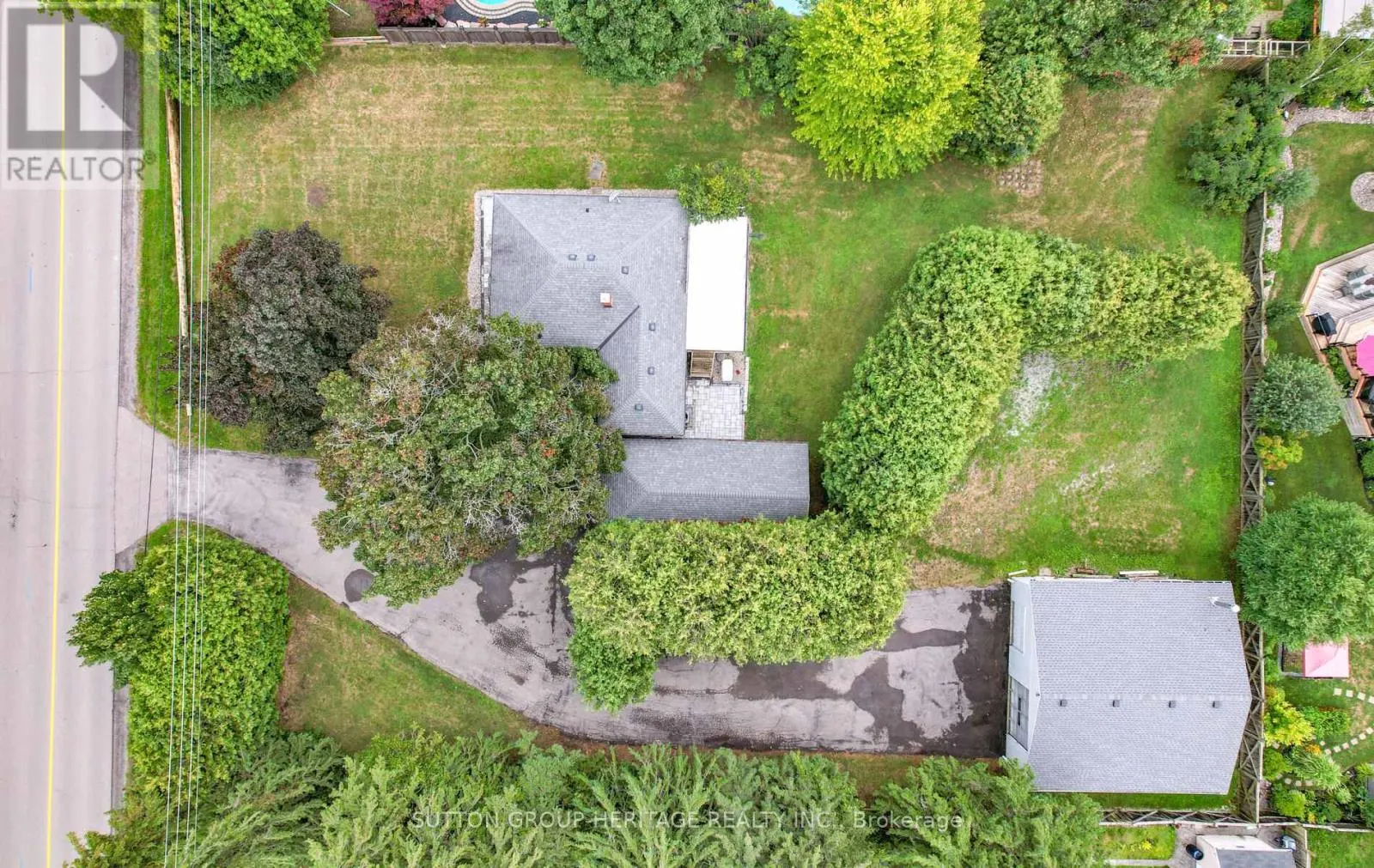 405 COLUMBUS ROAD W