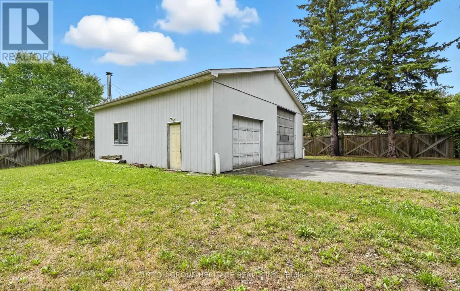405 COLUMBUS ROAD W