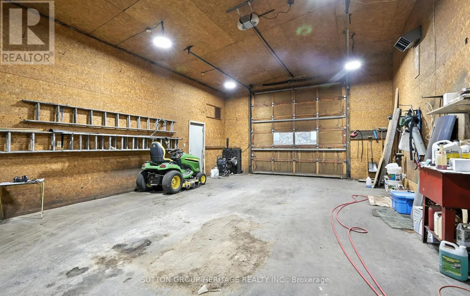 405 COLUMBUS ROAD W
