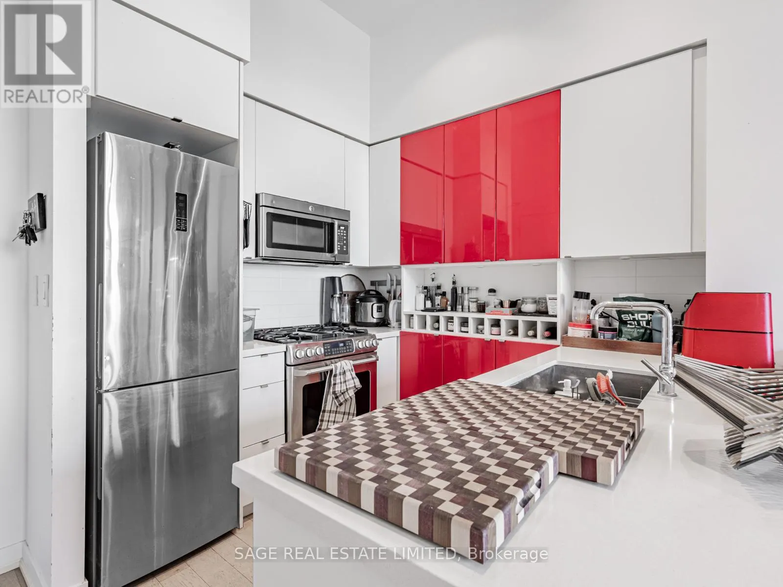PH15 - 88 COLGATE AVENUE