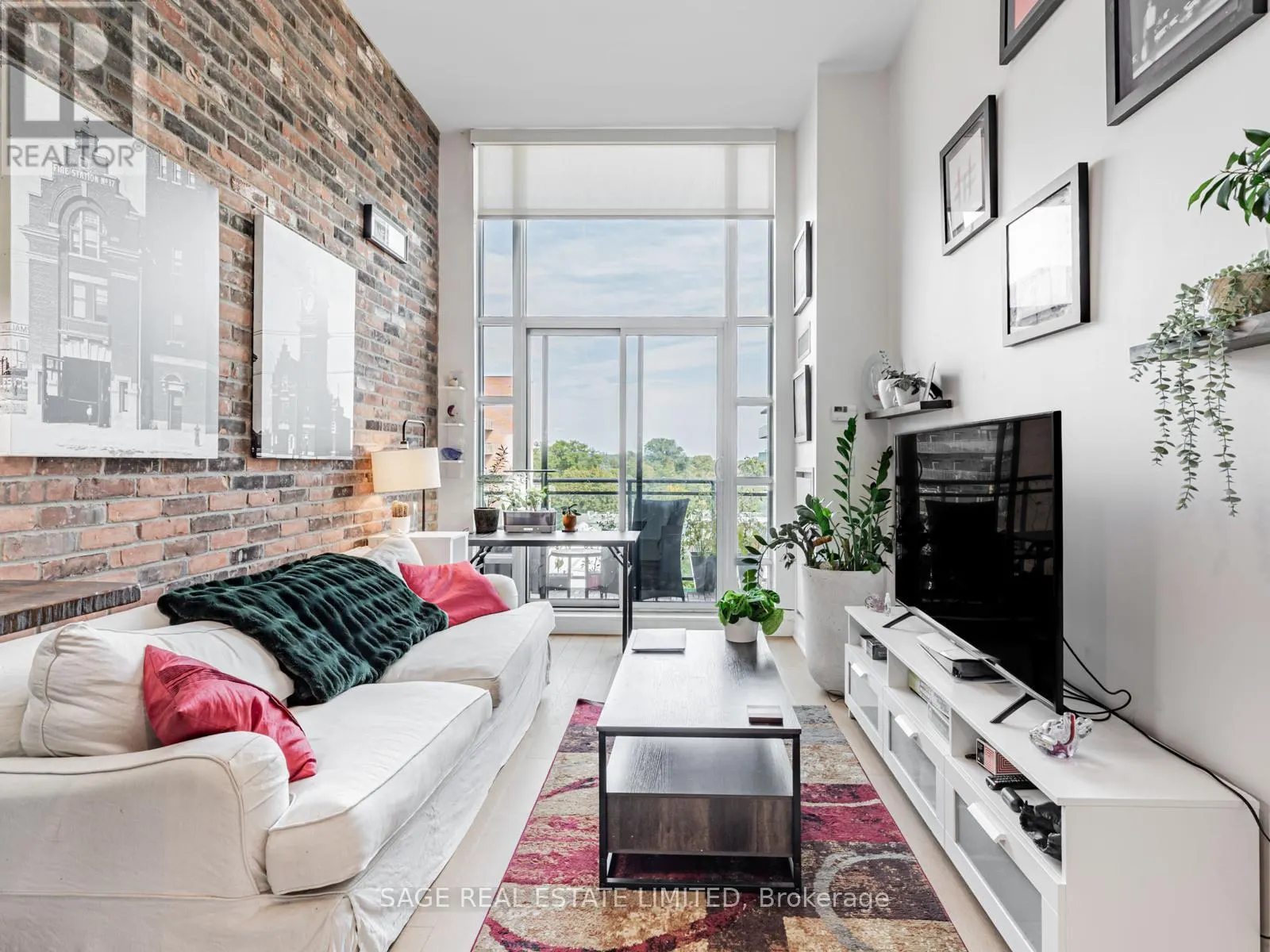 PH15 - 88 COLGATE AVENUE