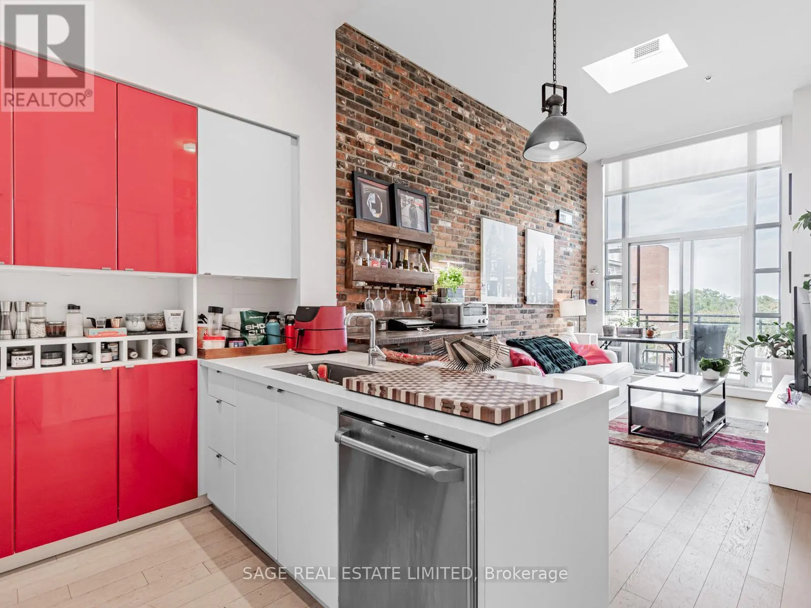 PH15 - 88 COLGATE AVENUE