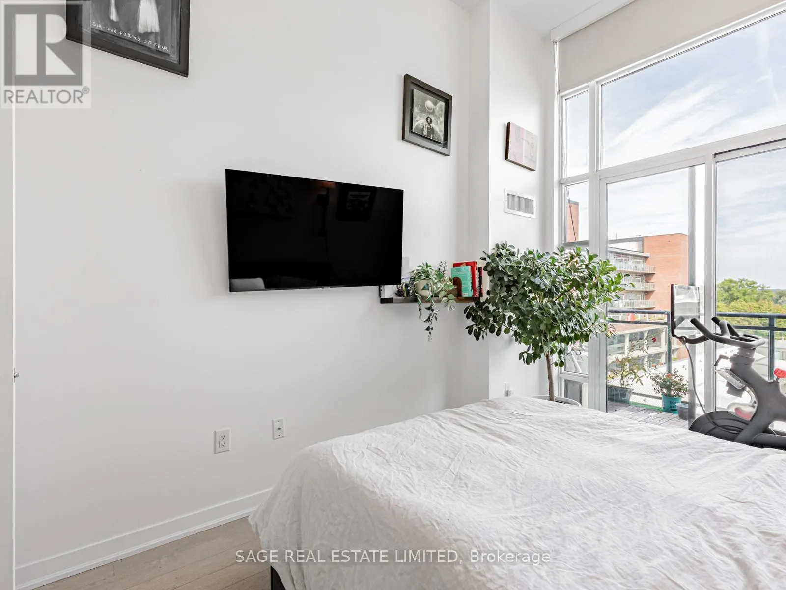 PH15 - 88 COLGATE AVENUE
