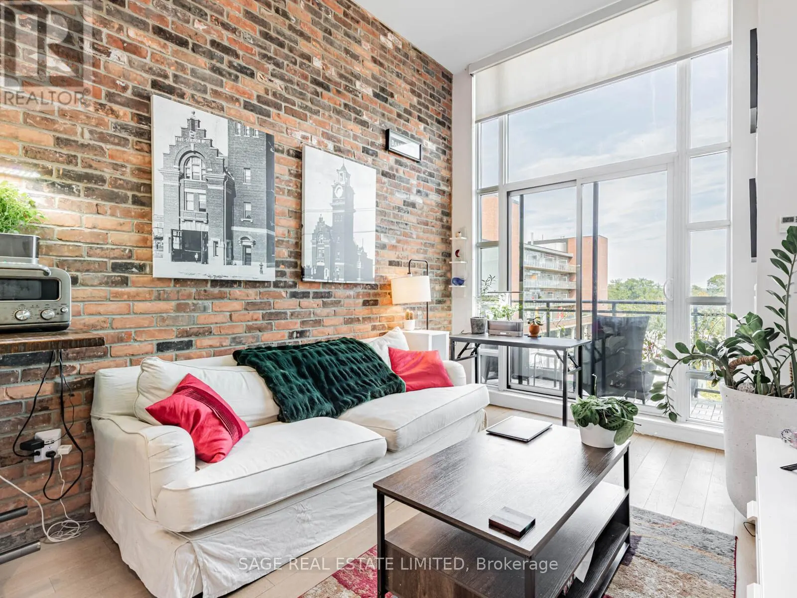 PH15 - 88 COLGATE AVENUE