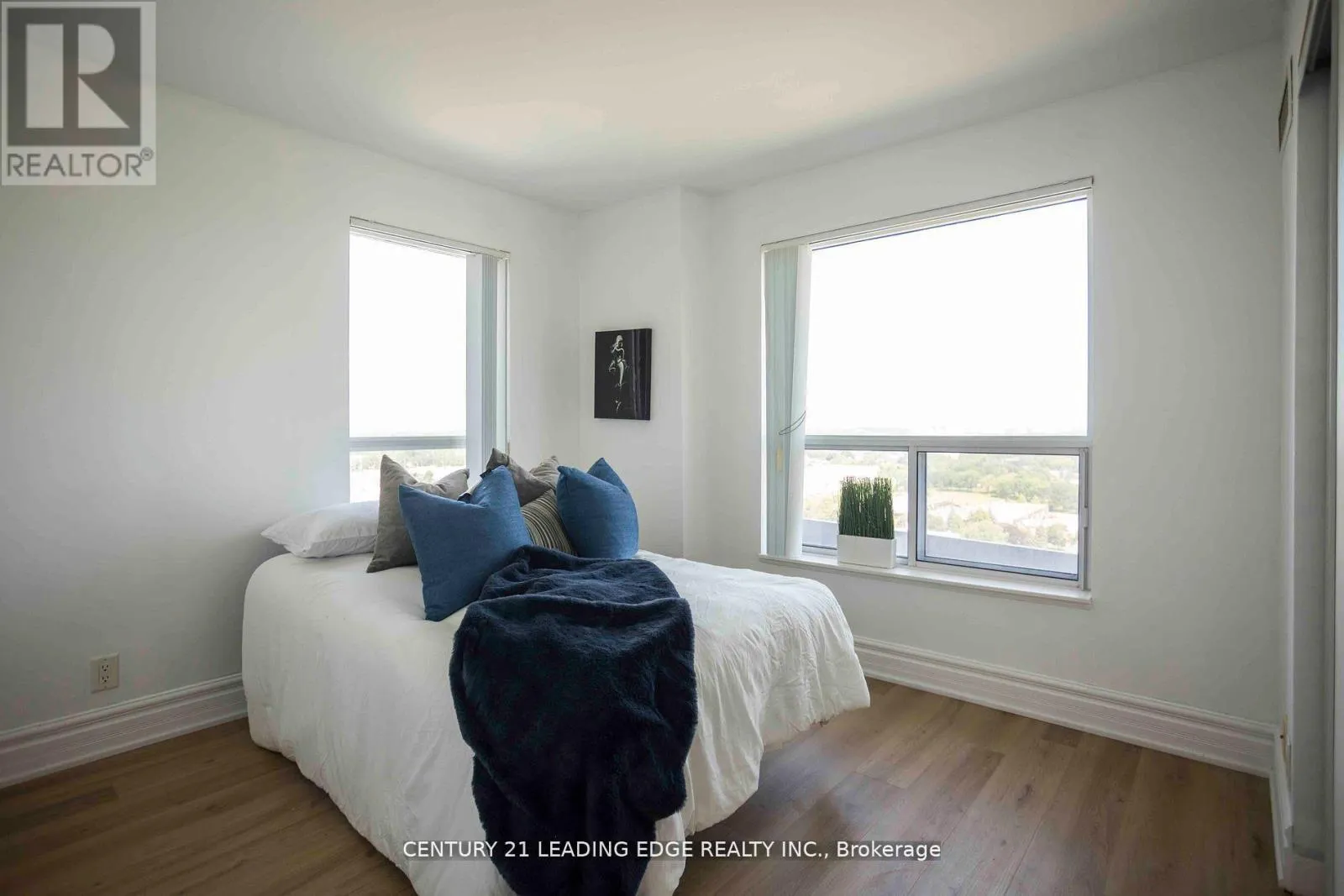 2112 - 38 LEE CENTRE DRIVE