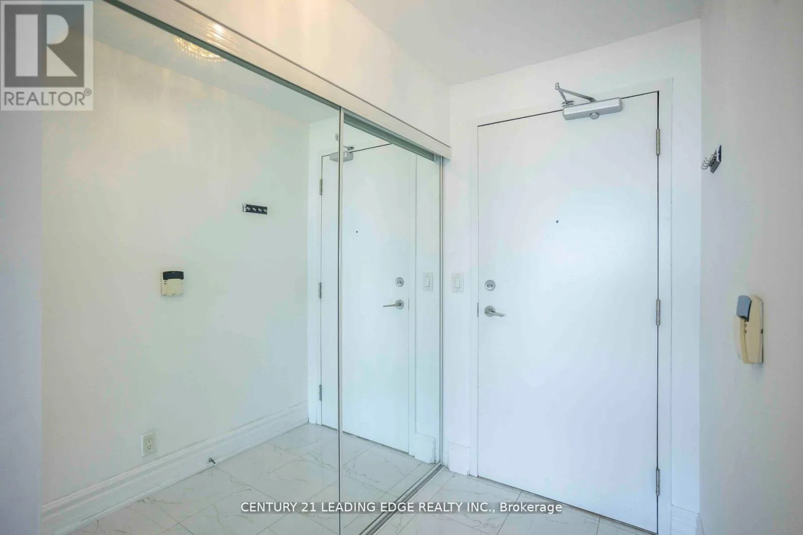 2112 - 38 LEE CENTRE DRIVE
