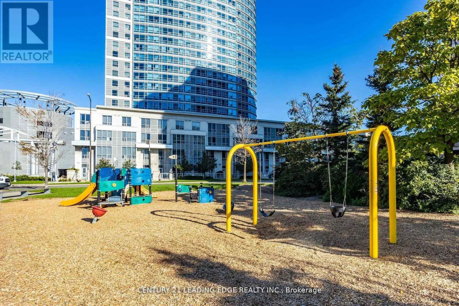 2112 - 38 LEE CENTRE DRIVE