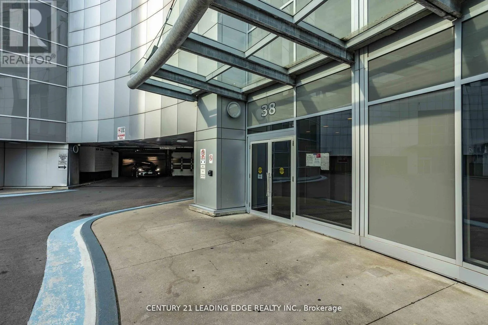 2112 - 38 LEE CENTRE DRIVE