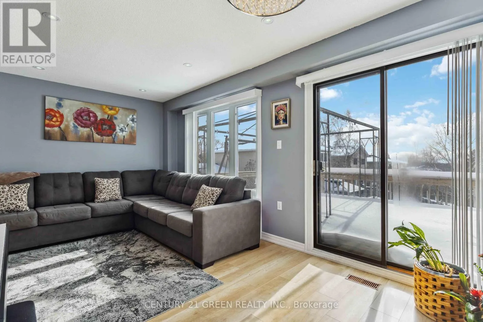 MAIN & 2ND FLOOR - 662 GRANDVIEW DRIVE