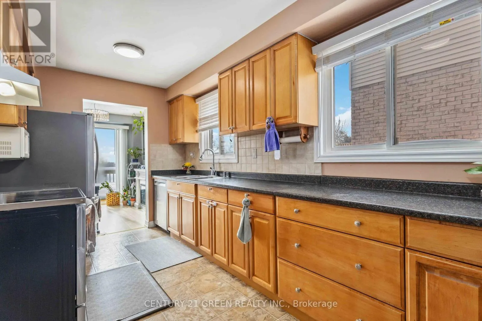 MAIN & 2ND FLOOR - 662 GRANDVIEW DRIVE