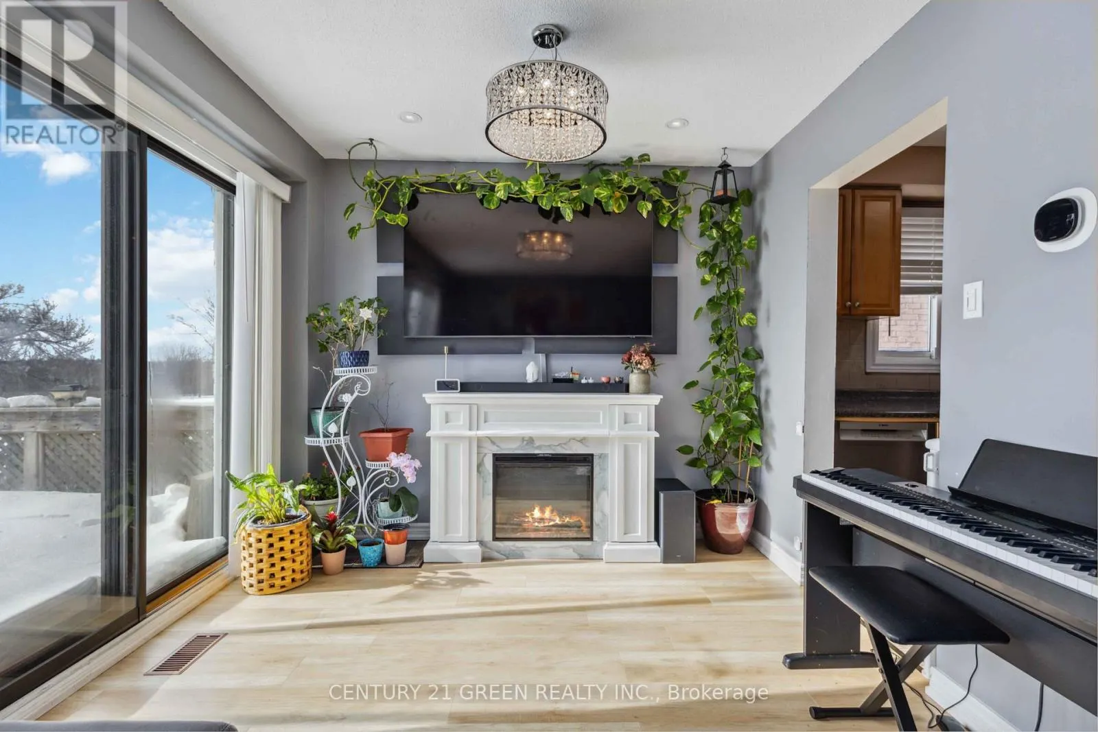 MAIN & 2ND FLOOR - 662 GRANDVIEW DRIVE
