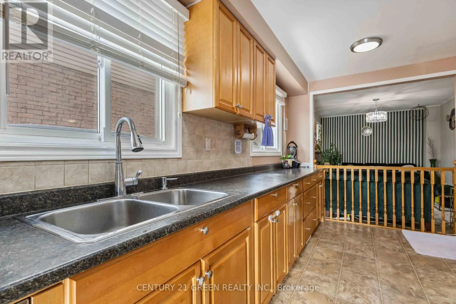 MAIN & 2ND FLOOR - 662 GRANDVIEW DRIVE