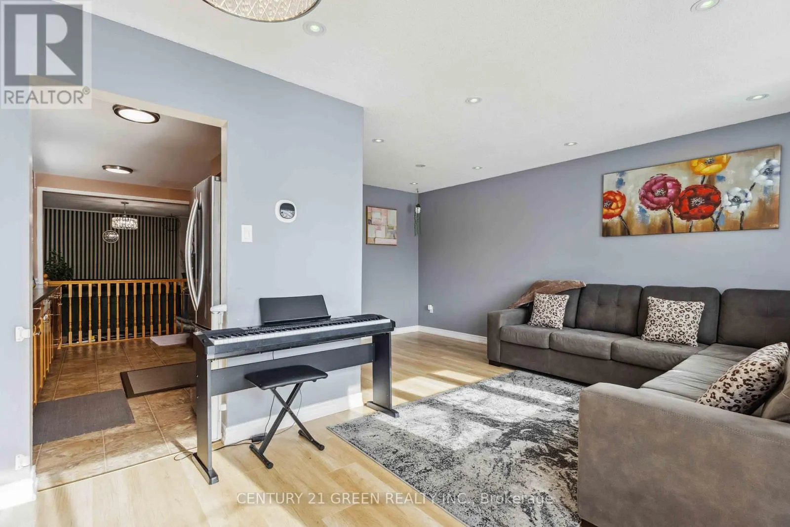 MAIN & 2ND FLOOR - 662 GRANDVIEW DRIVE