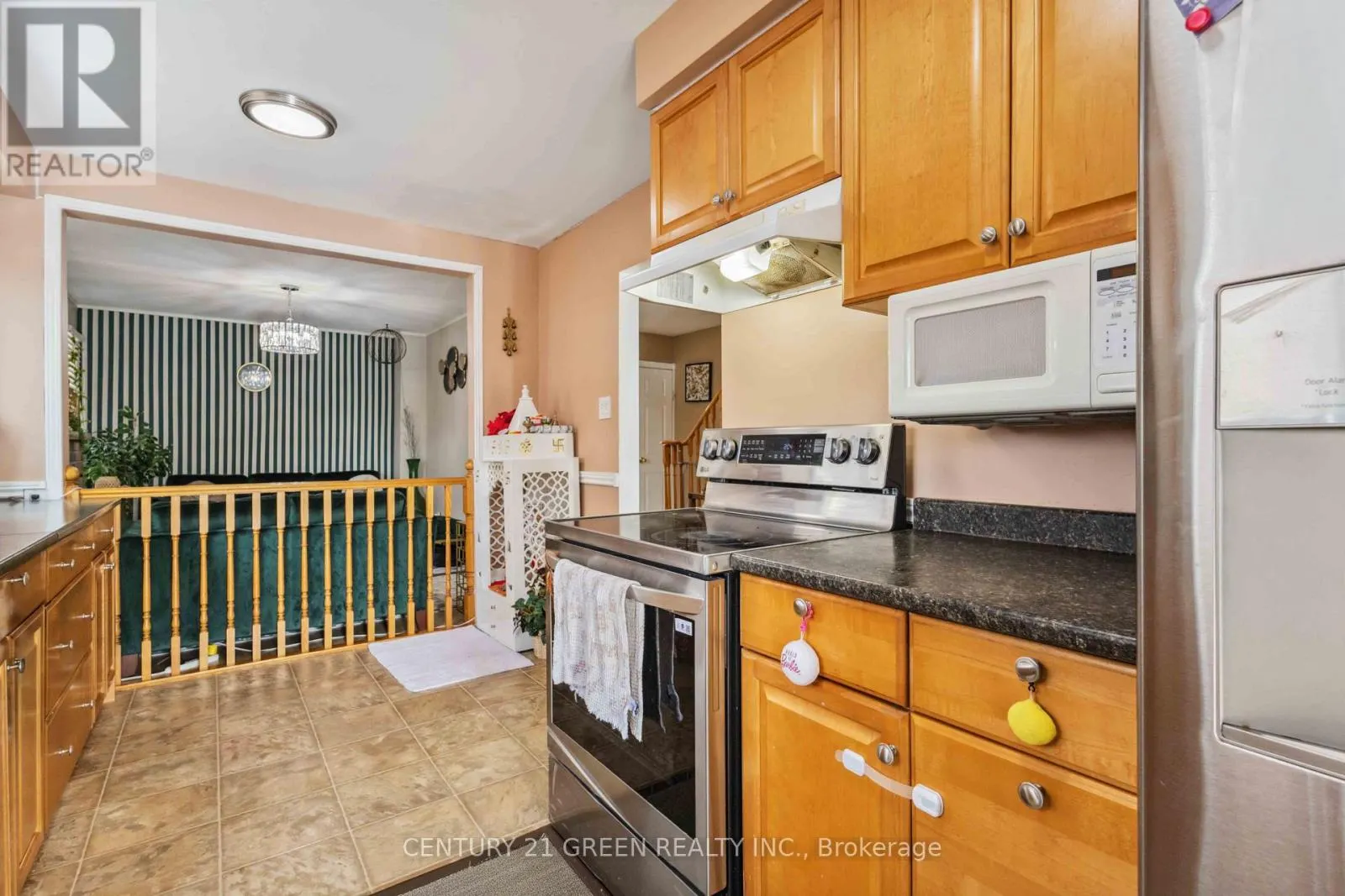 MAIN & 2ND FLOOR - 662 GRANDVIEW DRIVE
