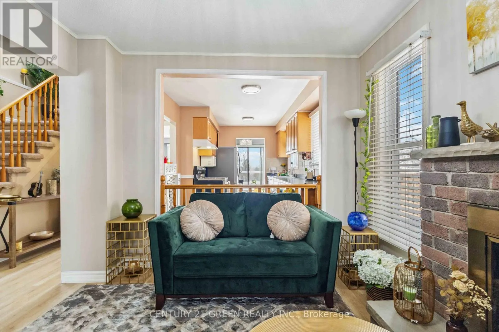 MAIN & 2ND FLOOR - 662 GRANDVIEW DRIVE